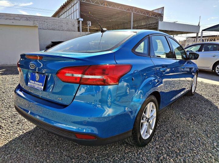 FORD FOCUS SE 2015