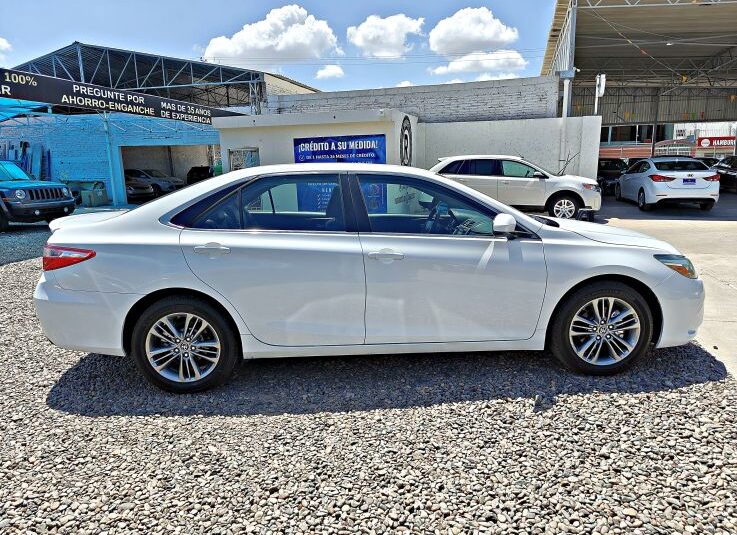 TOYOTA CAMRY SE 2015