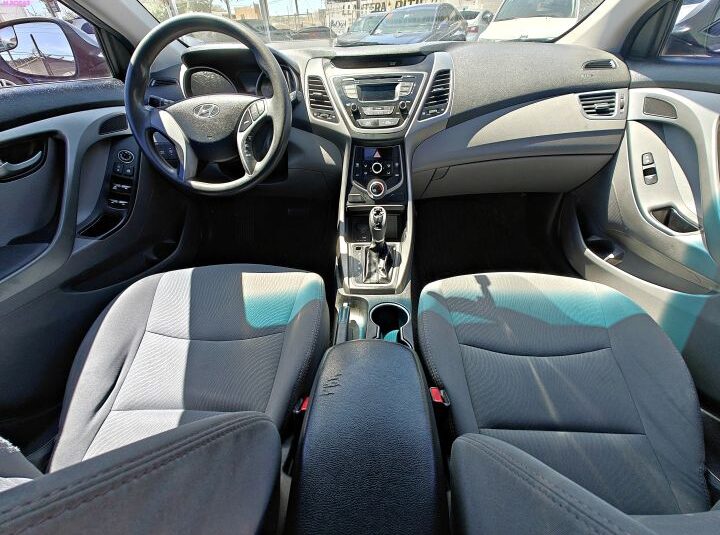 HYUNDAI ELANTRA SE 2015