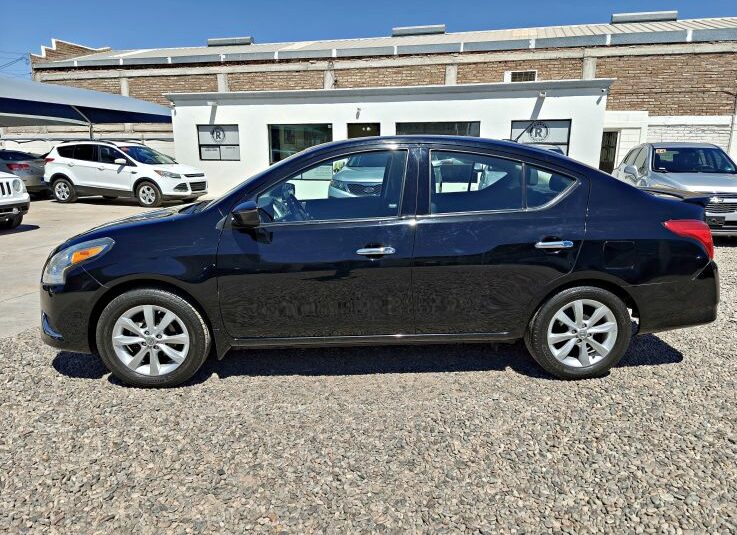 NISSAN VERSA SV 2016