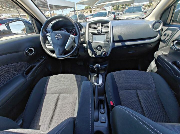 NISSAN VERSA SV 2016