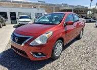 NISSAN VERSA SV 2016 ROJO