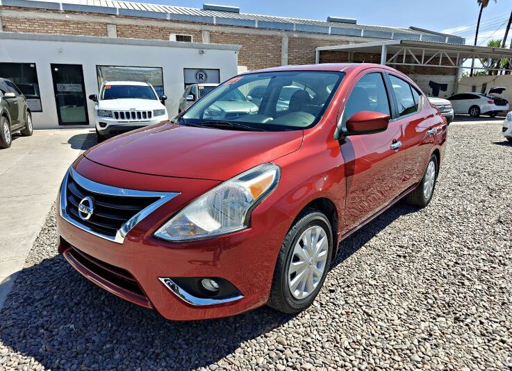 NISSAN VERSA SV 2016 ROJO