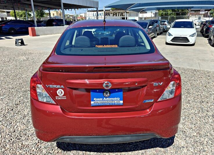 NISSAN VERSA SV 2016 ROJO