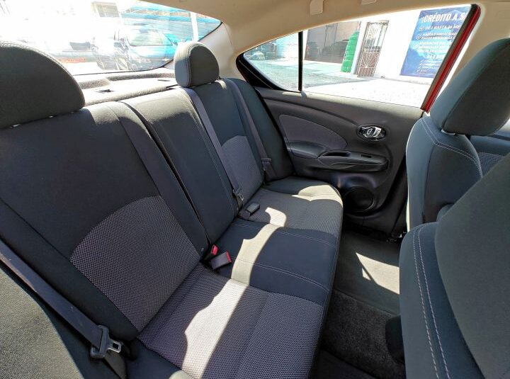 NISSAN VERSA SV 2016 ROJO