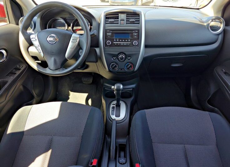 NISSAN VERSA SV 2016 ROJO