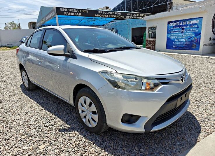 TOYOTA YARIS 2017 PLATA | Rosas Automotriz
