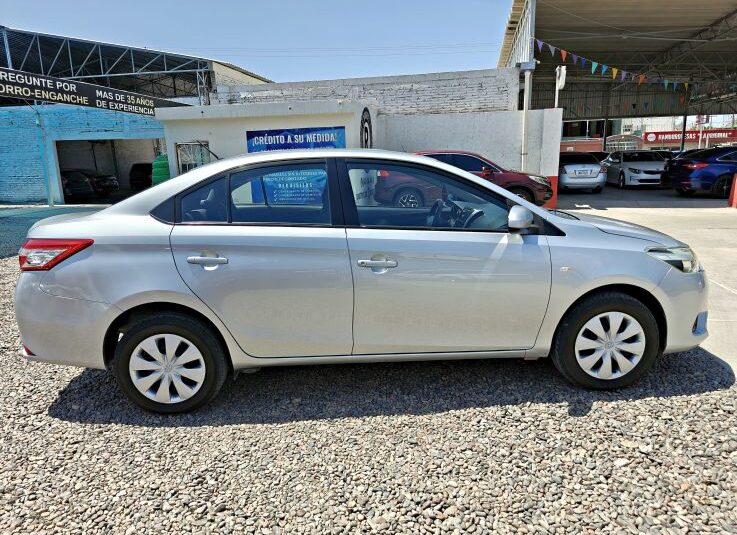 TOYOTA YARIS 2017 PLATA