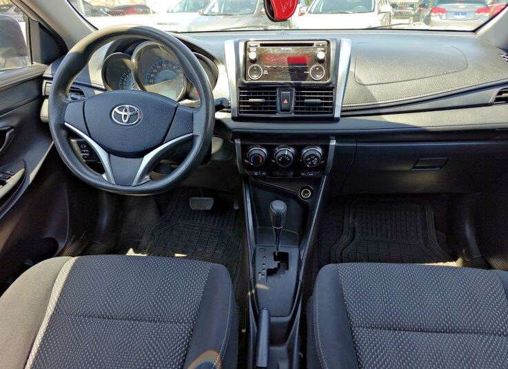 TOYOTA YARIS 2017 PLATA