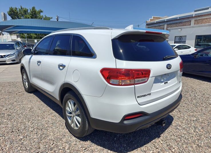 KIA SORENTO LX 2016