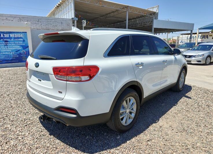 KIA SORENTO LX 2016