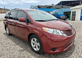 TOYOTA SIENNA LE 2017 | Rosas Automotriz
