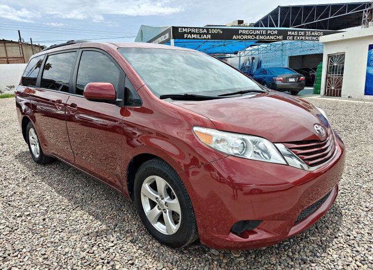 TOYOTA SIENNA LE 2017 | Rosas Automotriz