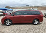 TOYOTA SIENNA LE 2017