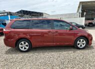 TOYOTA SIENNA LE 2017