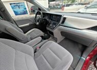 TOYOTA SIENNA LE 2017