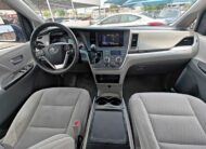 TOYOTA SIENNA LE 2017