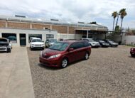 TOYOTA SIENNA LE 2017
