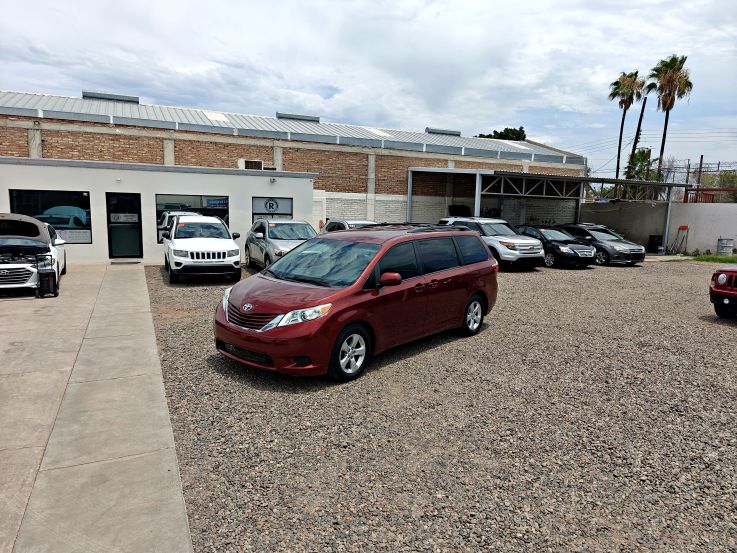 TOYOTA SIENNA LE 2017