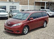 TOYOTA SIENNA LE 2017