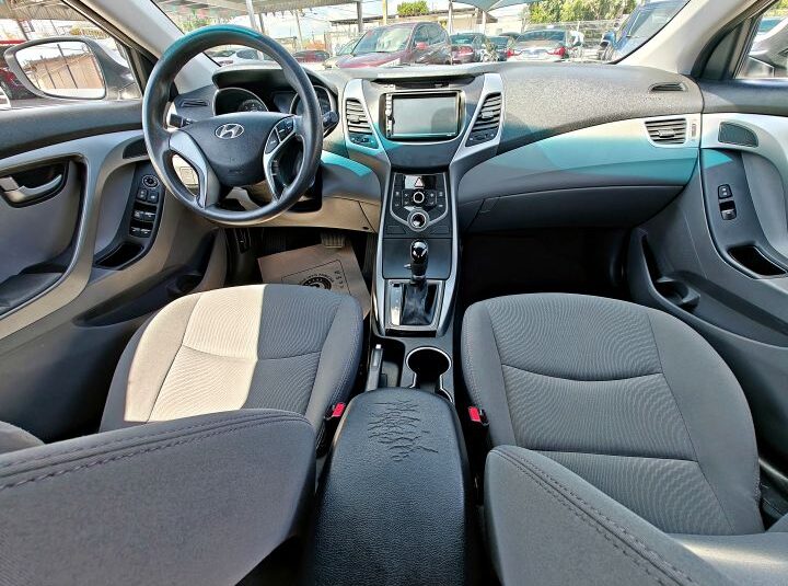 HYUNDAI ELANTRA SE 2016
