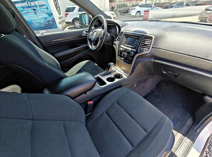 JEEP GRAND CHEROKEE LAREDO 4X4 2017