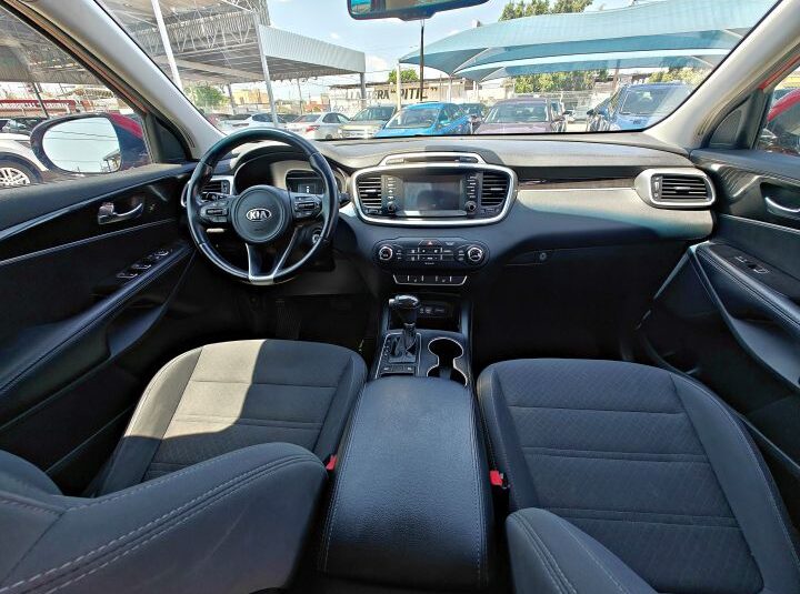 KIA SORENTO LX 2017