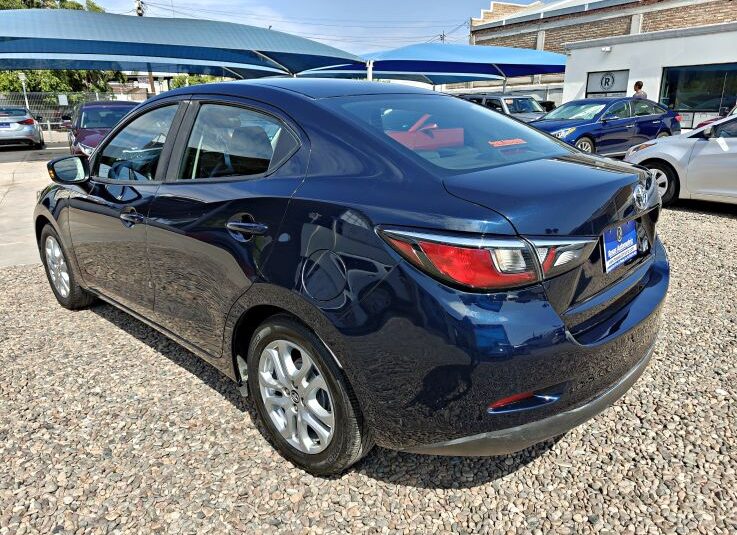 TOYOTA YARIS 2017 AZUL