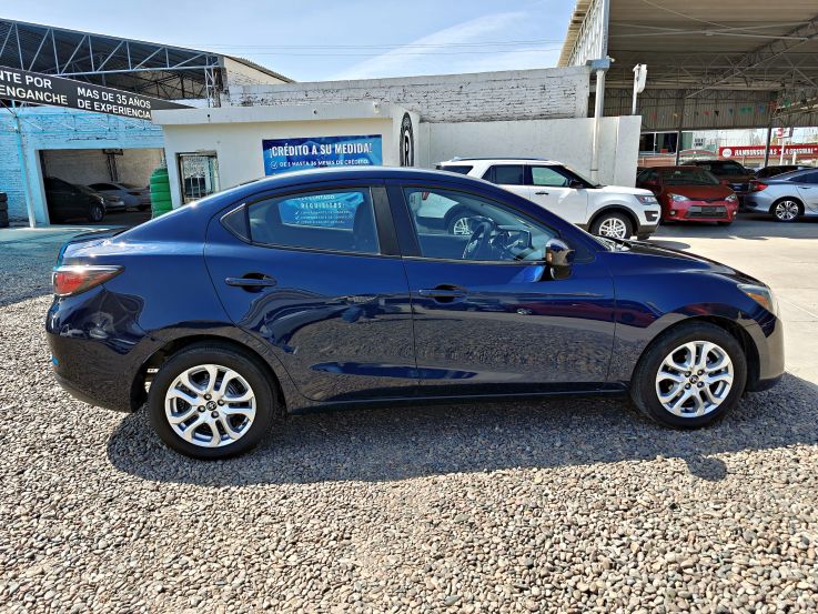 TOYOTA YARIS 2017 AZUL