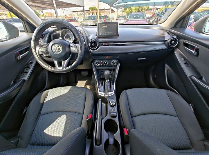TOYOTA YARIS 2017 AZUL