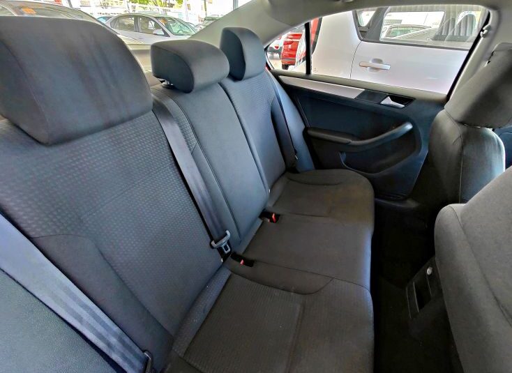 VOLKSWAGEN JETTA SE 2015