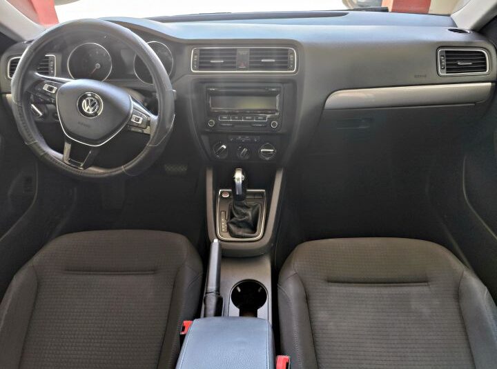 VOLKSWAGEN JETTA SE 2015