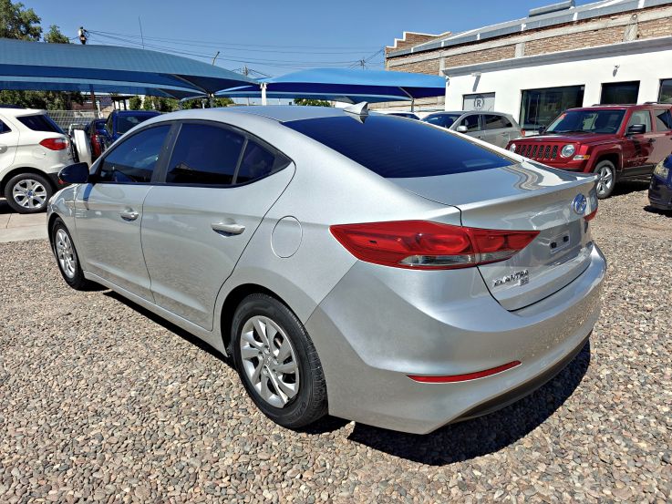 HYUNDAI ELANTRA SE 2017