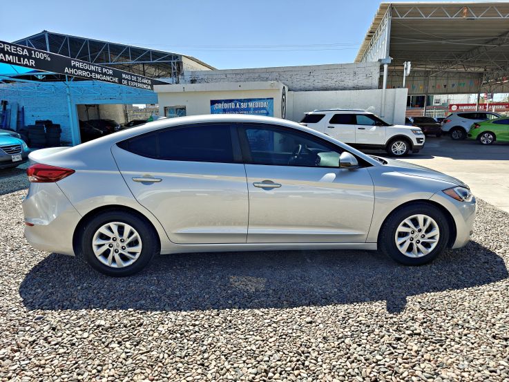 HYUNDAI ELANTRA SE 2017