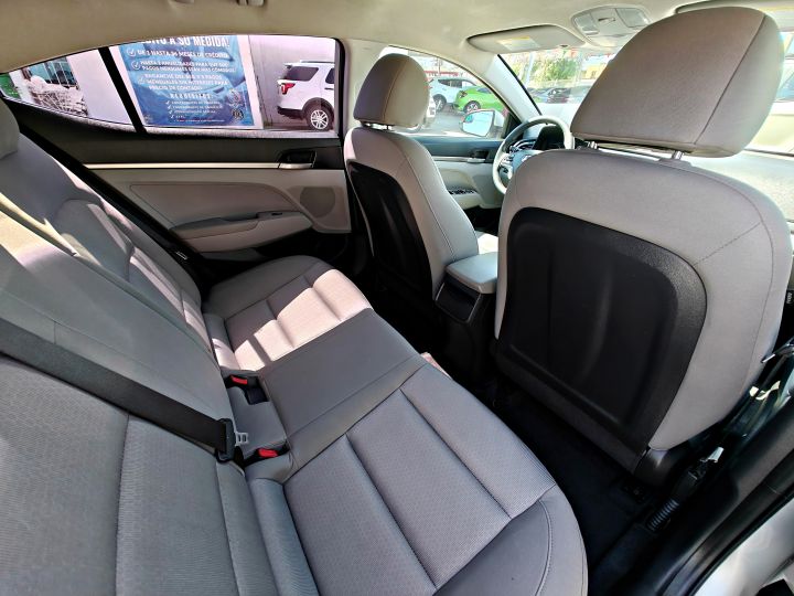 HYUNDAI ELANTRA SE 2017