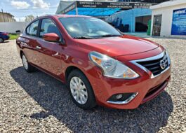 𝐍𝐢𝐬𝐬𝐚𝐧 𝐕𝐞𝐫𝐬𝐚 𝐒𝐕 2016 Rojo | Rosas Automotriz