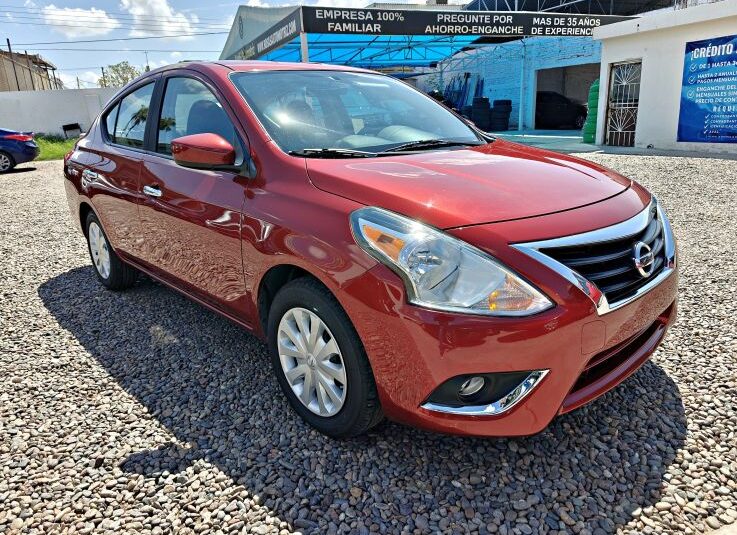 𝐍𝐢𝐬𝐬𝐚𝐧 𝐕𝐞𝐫𝐬𝐚 𝐒𝐕 2016 Rojo | Rosas Automotriz