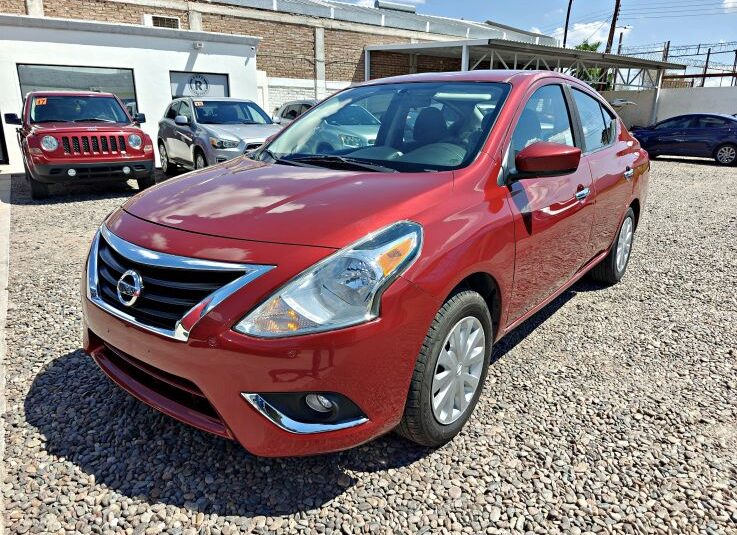 NISSAN VERSA SV 2016 ROJO