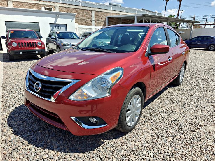 NISSAN VERSA SV 2016 ROJO