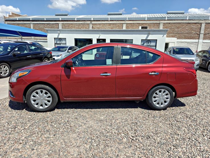 NISSAN VERSA SV 2016 ROJO