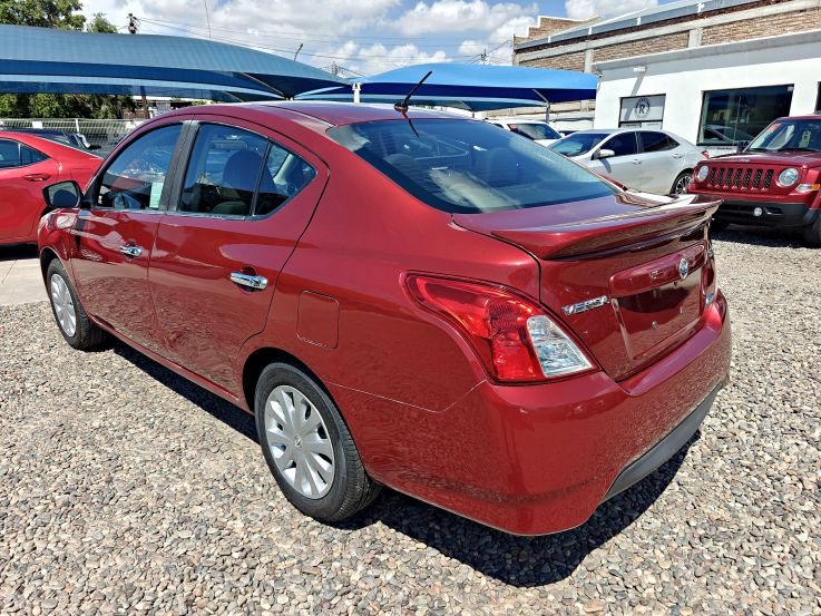 NISSAN VERSA SV 2016 ROJO