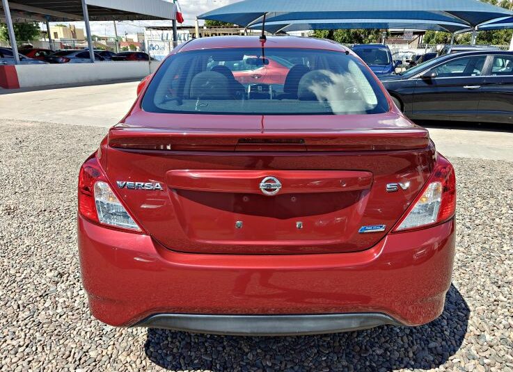 NISSAN VERSA SV 2016 ROJO