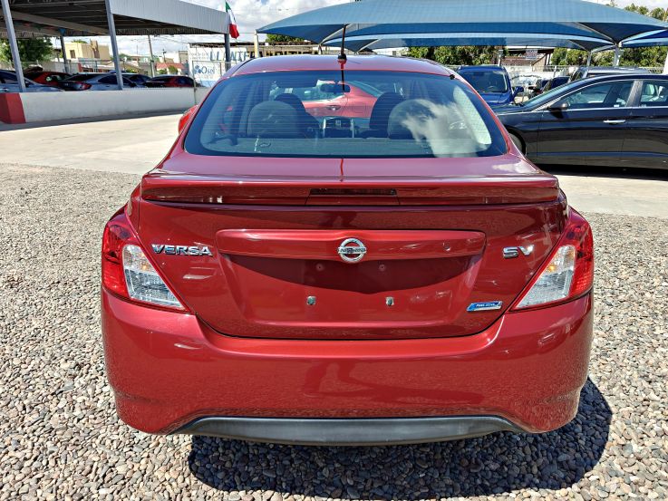 NISSAN VERSA SV 2016 ROJO