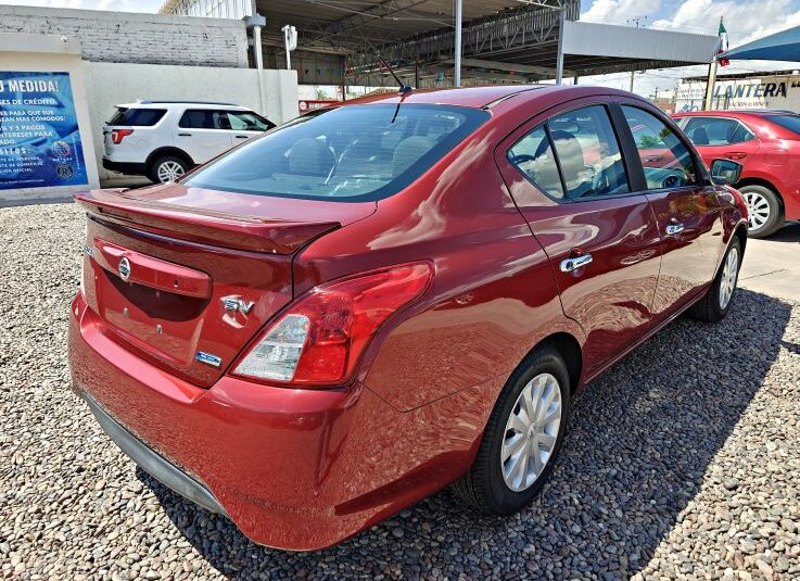 NISSAN VERSA SV 2016 ROJO