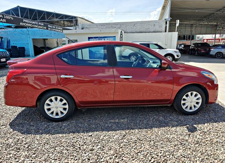 NISSAN VERSA SV 2016 ROJO
