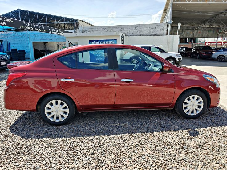 NISSAN VERSA SV 2016 ROJO
