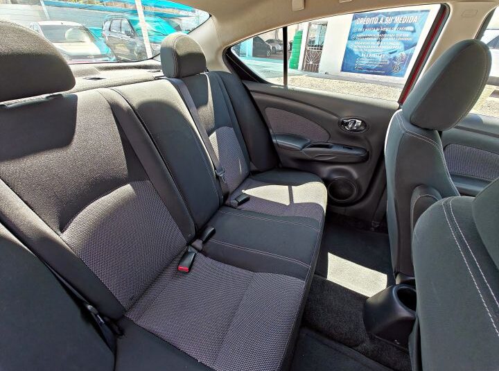 NISSAN VERSA SV 2016 ROJO