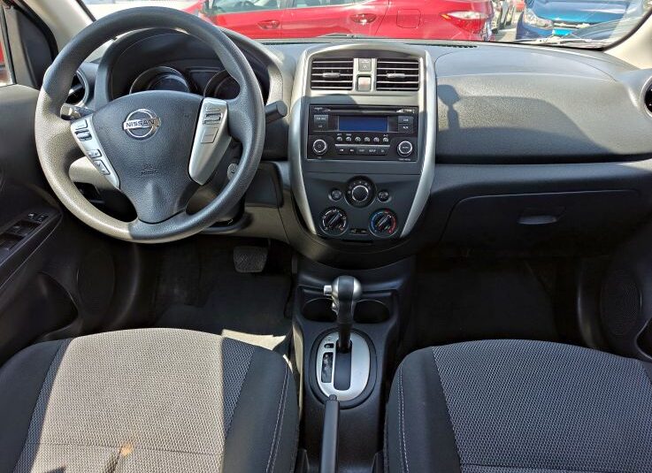 NISSAN VERSA SV 2016 ROJO