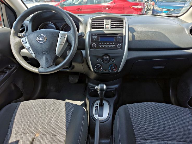NISSAN VERSA SV 2016 ROJO