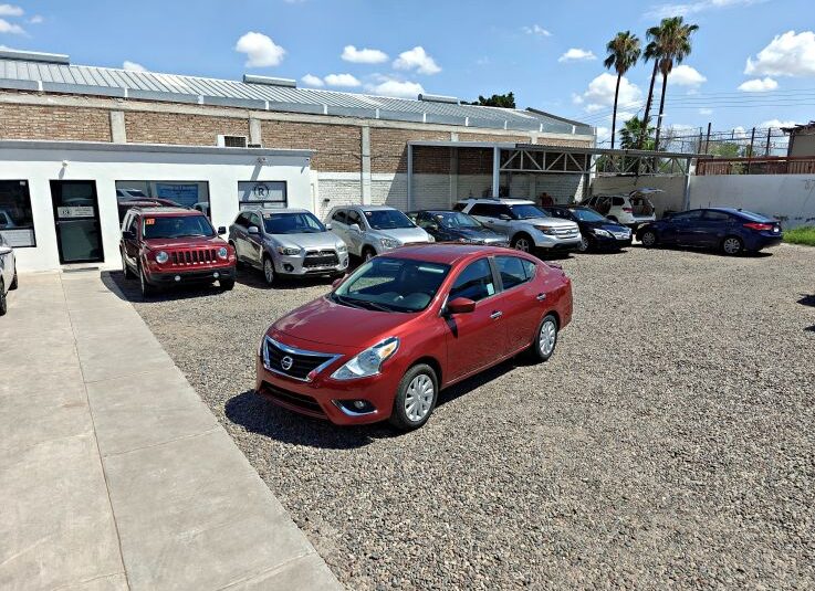 NISSAN VERSA SV 2016 ROJO
